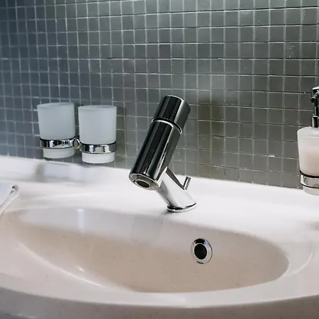 Koljunuki Sadam Veer Lux Hotel