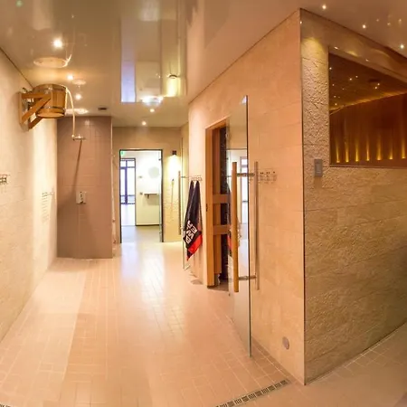 Koljunuki Sadam Veer Lux Hotel