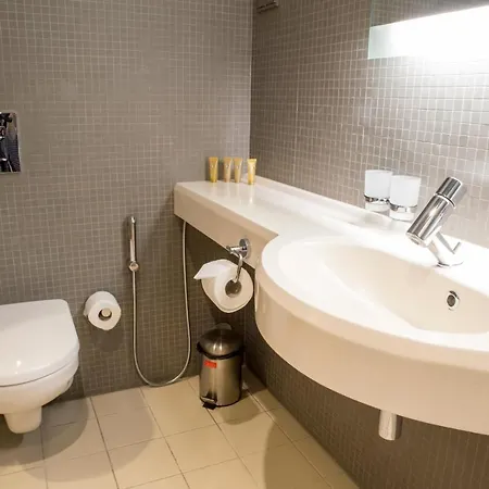 Koljunuki Sadam Veer Lux Hotel