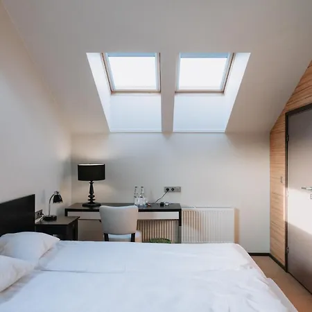 Koljunuki Sadam Veer Lux Hotel